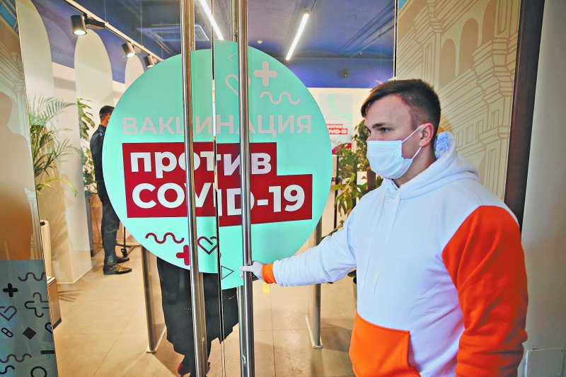 Собянин дал старт клиническим исследованиям однофазной вакцины "Спутник Лайт"