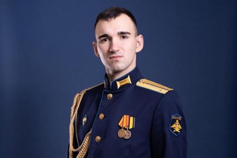 В Екатеринбурге лейтенант помог семье выбраться из горящего дома