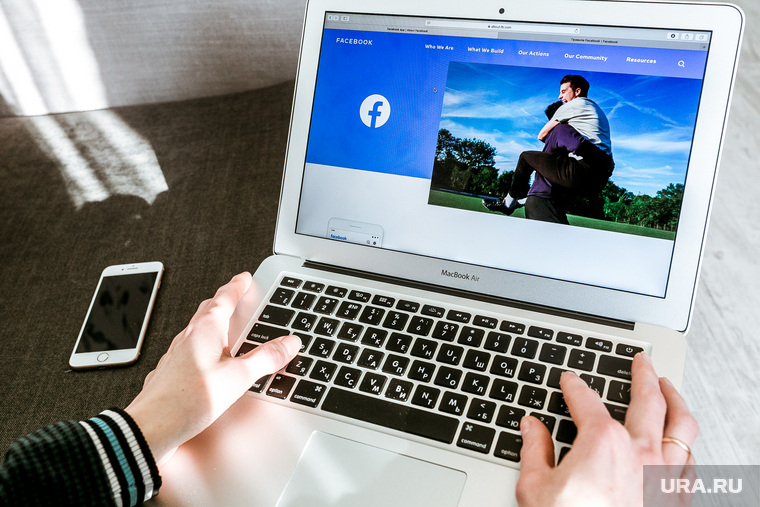 Видео, как устроиться в Facebook, и новый бой Бэтмена с Джокером