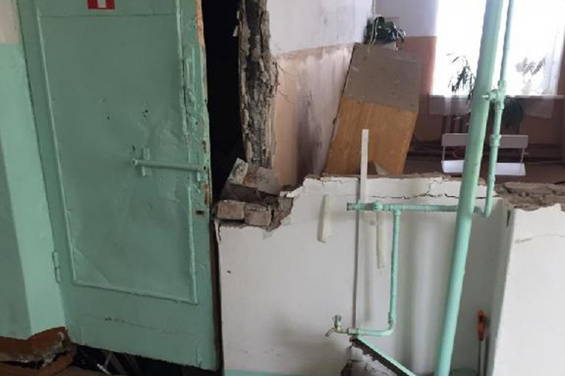 В здании приморской школы обрушилась стена