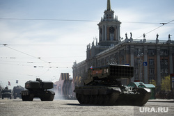 Как посмотреть два парада Победы не выходя из дома. Празднуйте 9 мая вместе с URA.RU