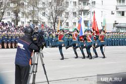 На Параде Победы в Перми губернатор обозначил круг приближенных. Фото