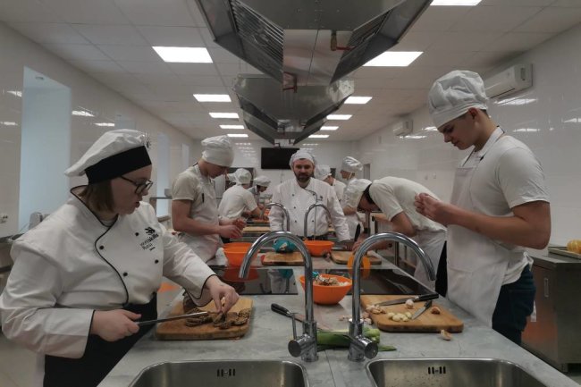 Школы получат гранты на создание профильных классов