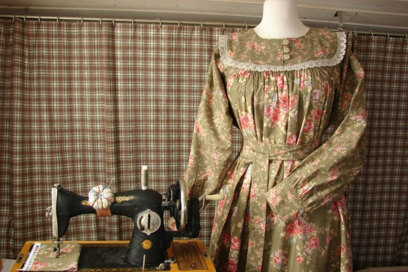 Как супруги из карельского поселка шьют народную одежду и делают мед