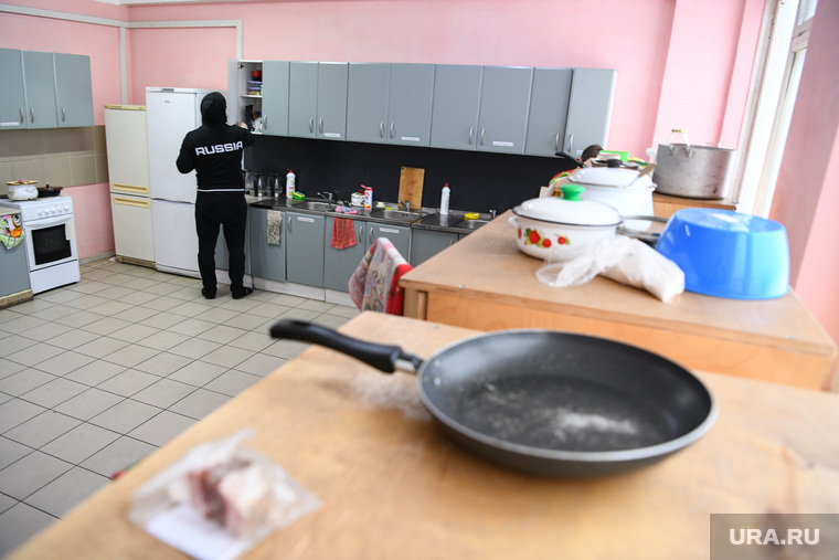 Авторитет «Фашист» годами покупал зэков у пермской колонии