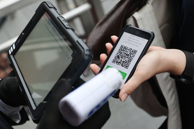 В Крыму с 17 января вернут QR-коды в общественных местах