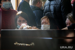 Пермяки пришли проститься с погибшими в Донбассе омоновцами. Фоторепортаж URA.RU