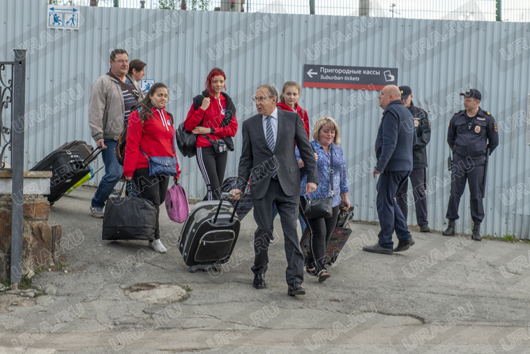 Пермских министров отправили на вокзал встречать детей Донбасса. Фото