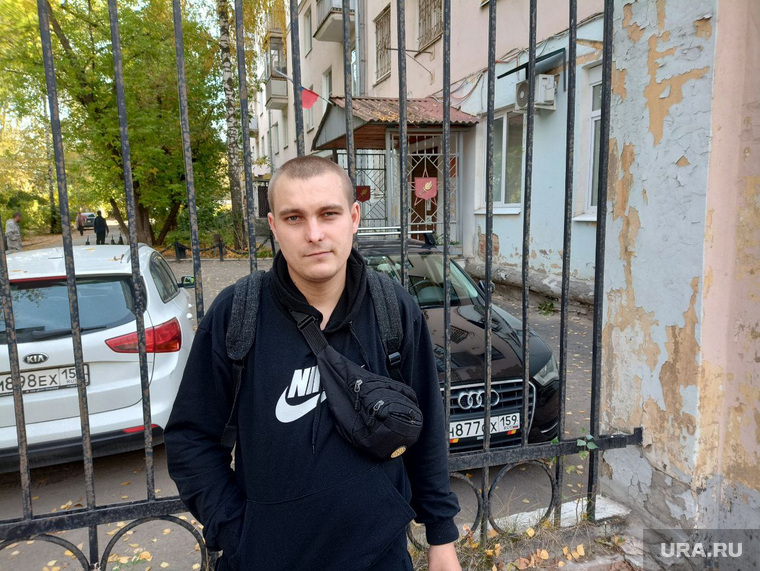 В военкомат Перми идут госслужащие и заводчане